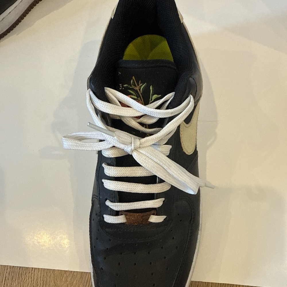 🔥 “Nike Air Force 1 ‘Fig. 3’ Black Leather – Size 10 –‎ Peach/Fig Embroidery” - Picture 5 of 8